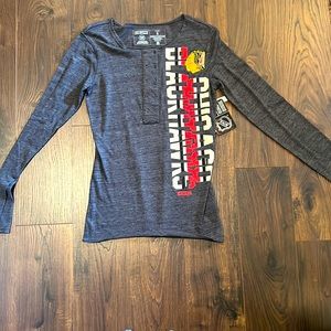 Blackhawks women shirt. Small. Never worn.